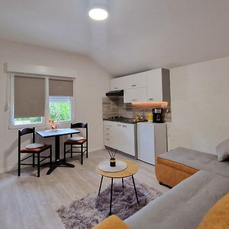 App & Beauty Loza Apartamento Zambratija  Exterior foto