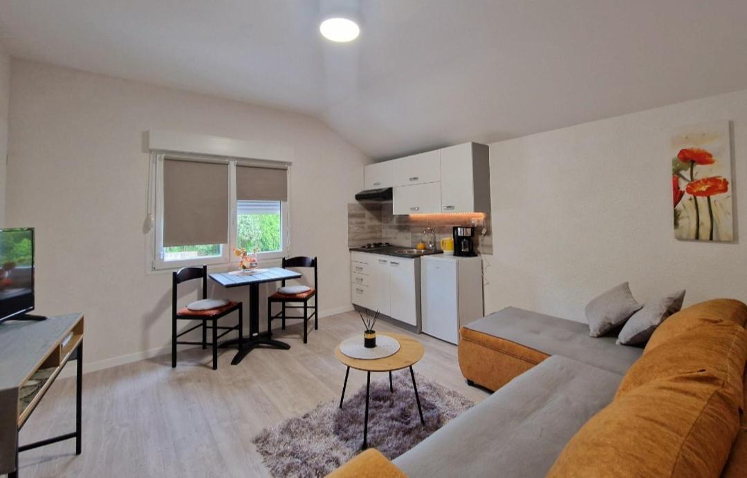 App & Beauty Loza Apartamento Zambratija  Exterior foto